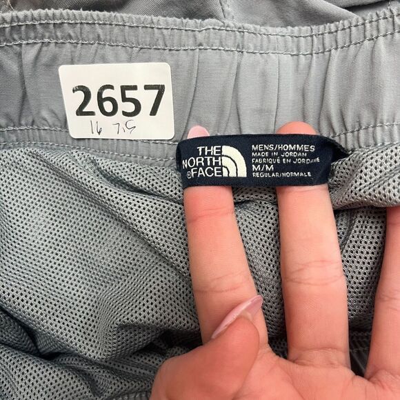 The North Face Mens Gray Chino Shorts Medium Classic 7.5" Belted Hiking Outdoors - Picture 2 of 8